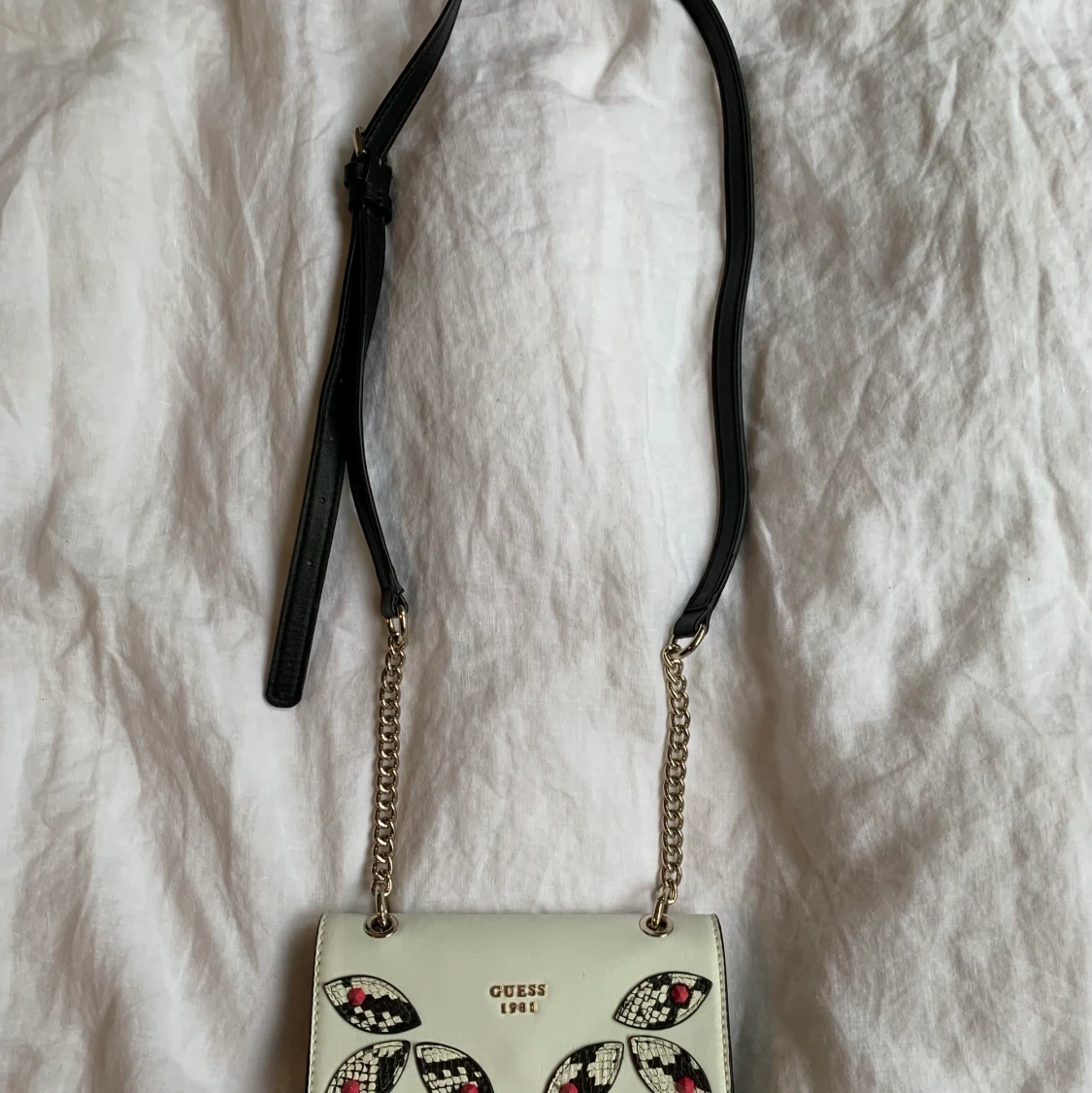 Handväska Guess - 90