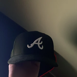Atlanta Braves 59Fifty Essential  - Skick 8/10, knappt använd. Säljes på grund av för stor storlek. 