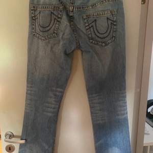 Feta true religion jeans som är köpta på stöld, säljer pågrund de är för små på mig