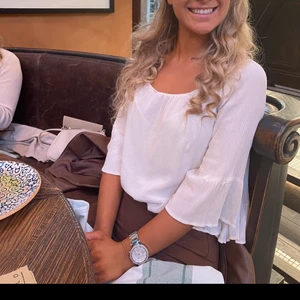 vit blus  - nyskick. säljs då de ej kommer till användning tyvärr🥰🥺💗