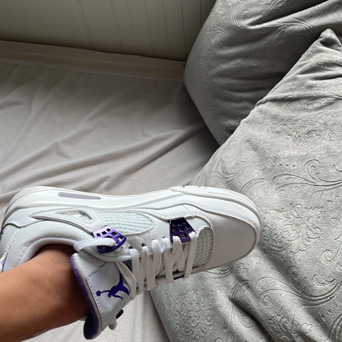 Storlek 39 oanvänd inte kartong med Jordan 4 - 90