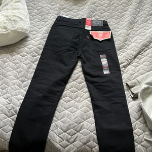 Levis jeans 510 - Oanvända svarta jeans från Levis 