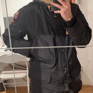 Parajumper jacka - Right hand i medium  Skick 9/10 