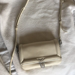 Zadig  - Säljer min Zadig väska knappt använd, säljer för att jag trodde att jag skulle använda den mer än vad jag har gjort. Hör av er vid intresse 💖