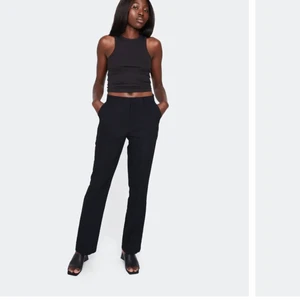 Kostymbyxor Vilma - Nästan oanvända kostymbyxor från bikbok i modellen Vilma, storlek 34. Frakt 59kr TRYCK INTE PÅ KÖP NU, skriv privat 