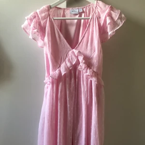 Rosa klänning - Jätte fin rosa klänning från Nelly. Aldrig använd. Strl xs