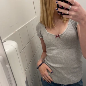 ODD MOLLY TOPP - Säljer min jättefina odd molly tröja!! Den är så fin o passar mig bra som har S/34 men hade passat en strlk större också!!! Men 