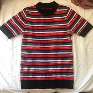 70-tals tröja - Helt i nyskick, tight material så ish figursydd! Från pop-England 