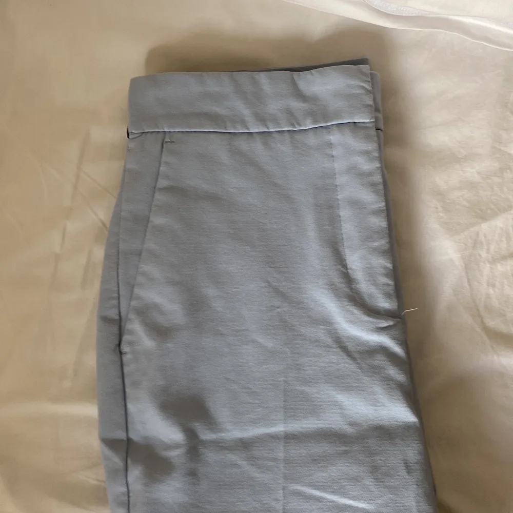 Hej! Jag säljer mina blåa & rosa kostymbyxor från Zara. Stl S passar även XS. 80kr för en eller 2 för 145kr. köparen står för frakten. (Gå in på de rosa kostymbyxorna för mer info).. Farkut & Housut.