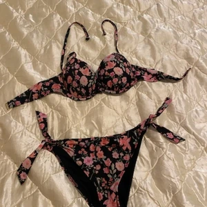 Fina roser på bikini set - Blommor roser
