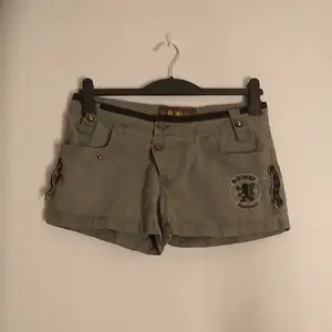 Ett par jättefina gröna shorts använd en gång typ jätte fina  (Du står för frakten)