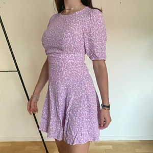 Other stories klänning  - Lägger upp en utav mina favoritklänningar från other stories till försäljning då den inte längre passar mig🤍