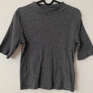  Grå topp från H&M storlek M - Bra skick storlek M