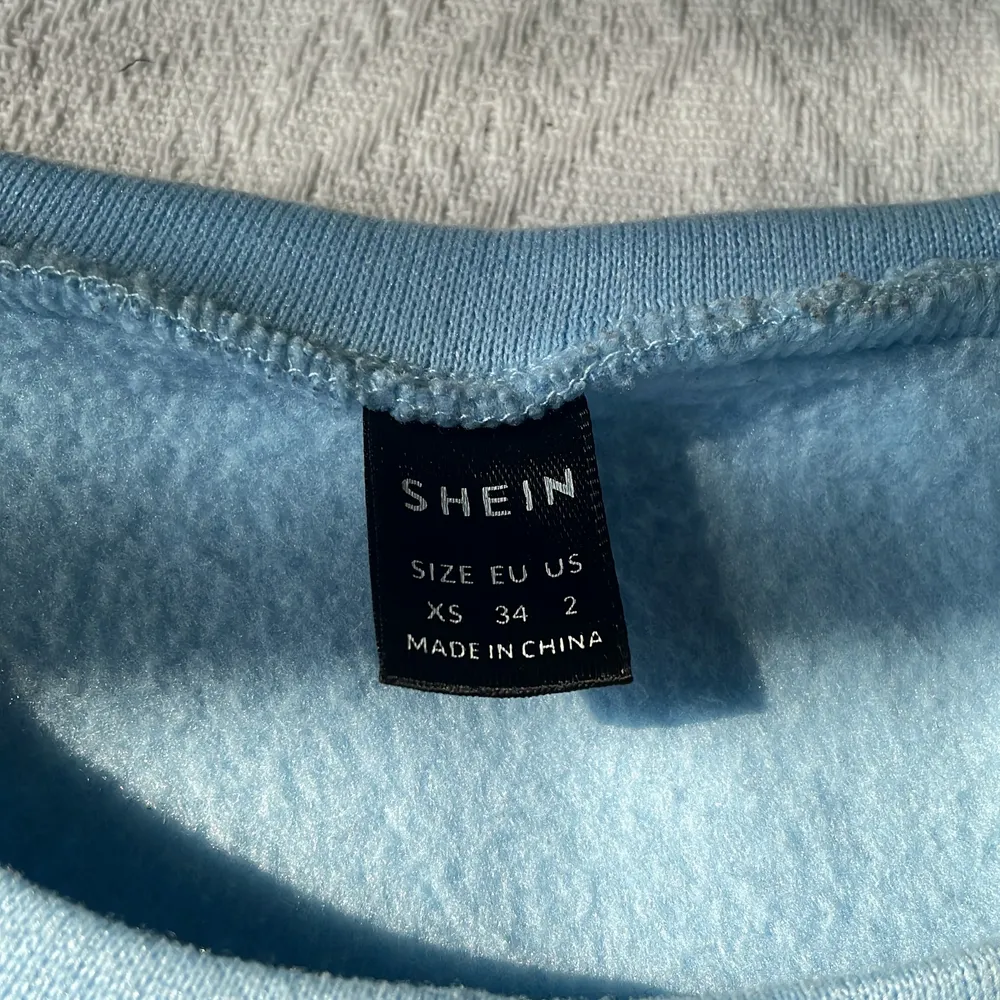 En fin tröja ifrån Shein, som jag bara inte använder längre, DM för intresse💗. Tröjor & Koftor.