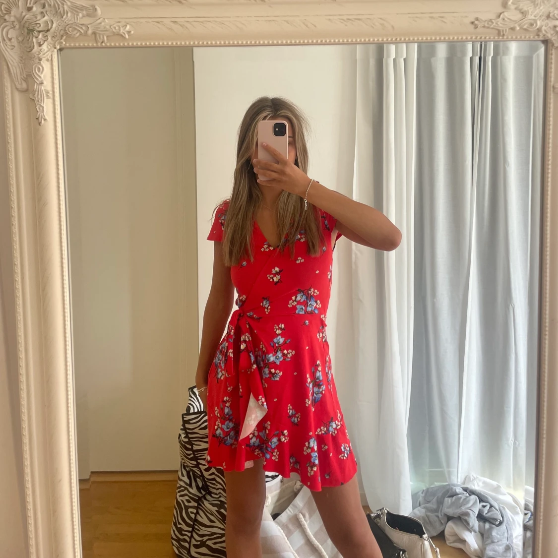 BLOMMIG SOMMARKLÄNNING RÖD - 90