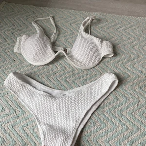 Vit bikini  - Storlek m  Kan skickas med spårbart 