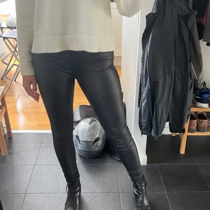 Skinnbyxor - Säljer mina skinnbyxor veromoda som inte kommer till användning 🤍