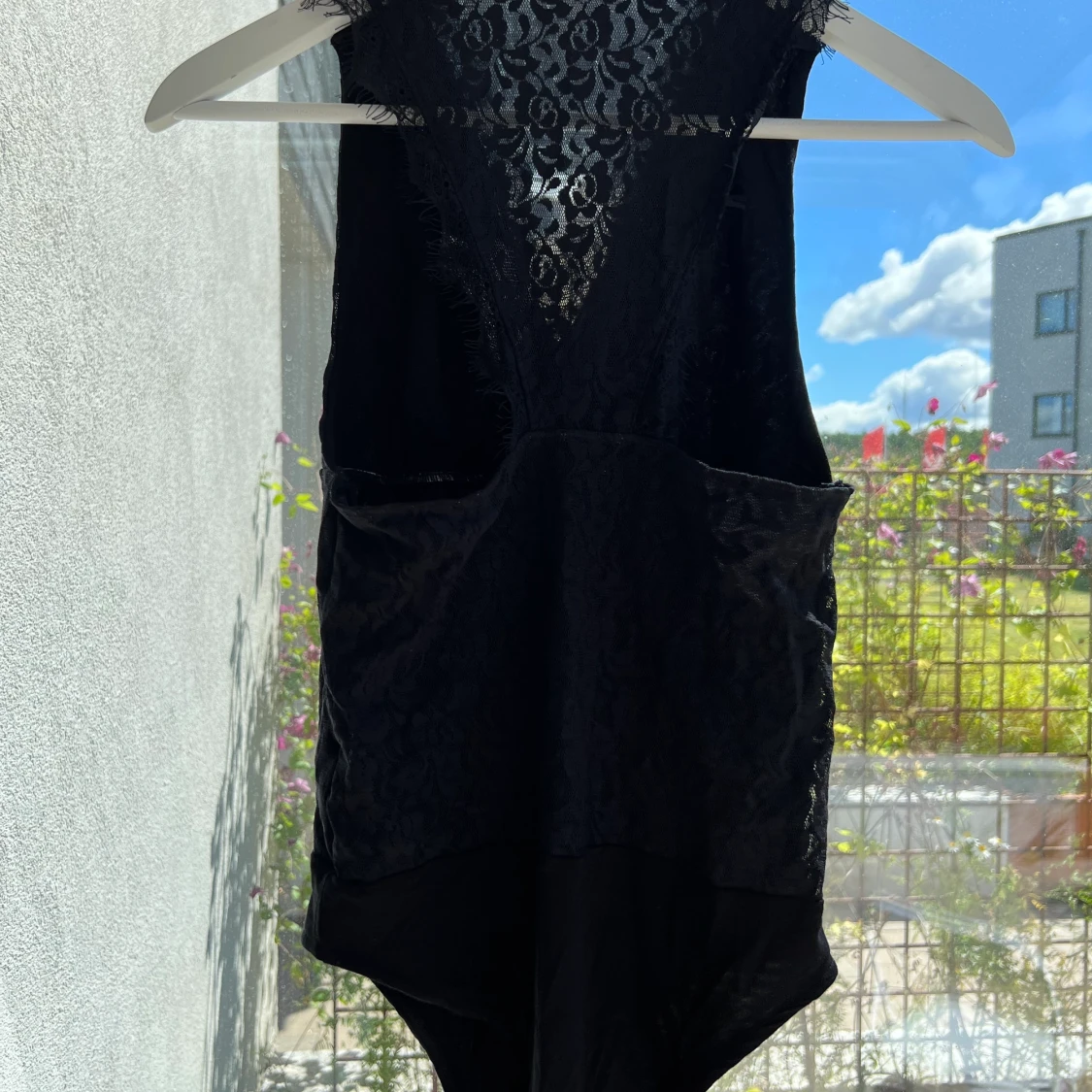 Svart spetsbody  - 90