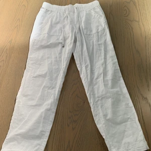 linnebyxor <3 - säljer dessa supersöta linnebyxor som tyvärr it kommit till användning. skulle säga att dem är storlek s, kanske m då dem e ganska strechiga :)  skriv privat för bilder på <3