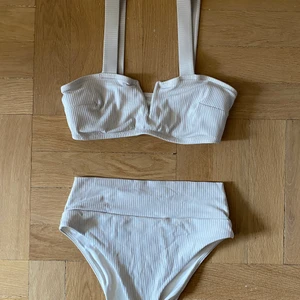 H&M bikini strl 38 - Bikinin är bara använd några få tal gånger eftersom jag råka beställa fel storlek. 