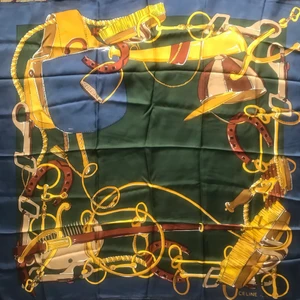 Äkta Celine Paris scarf i silke  - Äkta Celine scarf i silke  Toppskick 