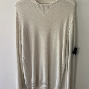 Stone Island Stickad - Sjukt fin stickad tröja från Stone Island, köpt för ca 1500kr men är tyvärr utväxt, den söker nu ett nytt hem🌸