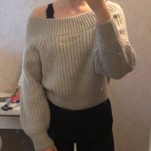 Stickad tröja - Skitmysig stickad tröja som jag säljer pga att den inte kommit till använding. 65kr + frakt