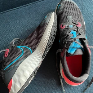 Nike skor  - Nike skor i bra skick. Dam eller ungdom 