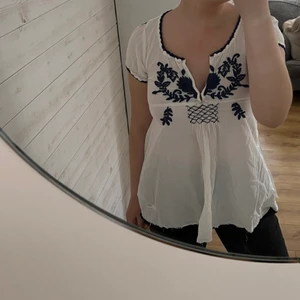 Oddmolly - Knappt använd söt topp från oddmolly, storlek 1 så passar en S 