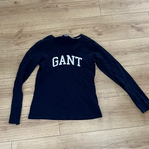 Mörkblå gant tröja  - Knappt använd, passar en S också