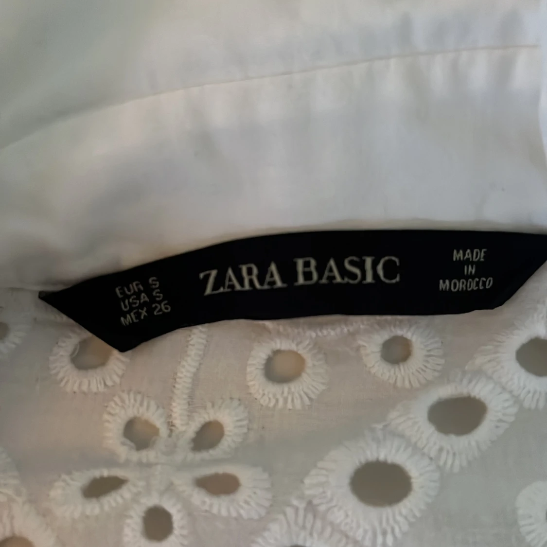 Skjorta från zara. Ryggen på bild 2.  - 91