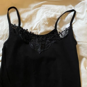 linne - säljer detta jätte fina spets linne då ja har tre likadana 