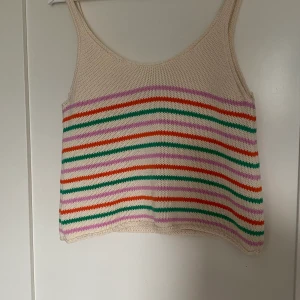 Snygg zara topp - Stickad randig topp, snygg till sommaren. 