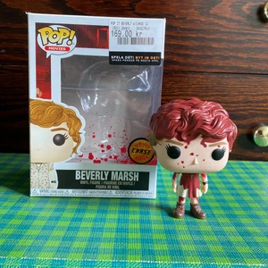 Funko Pop - Äkta limited edition Beverly Marsh Funko Pop vinyldocka i orginalbox. Högt älskad under mina fandom-dagar, nu hoppas jag den kan hitta ett nytt hem. Dockan är i väldigt bra skick.   Köparen står för frakt
