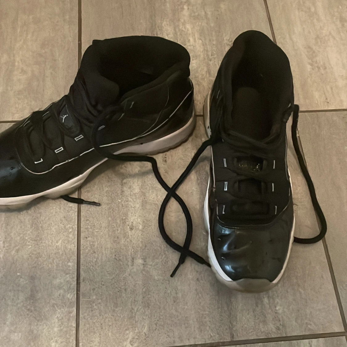 Jordan 11 black retro