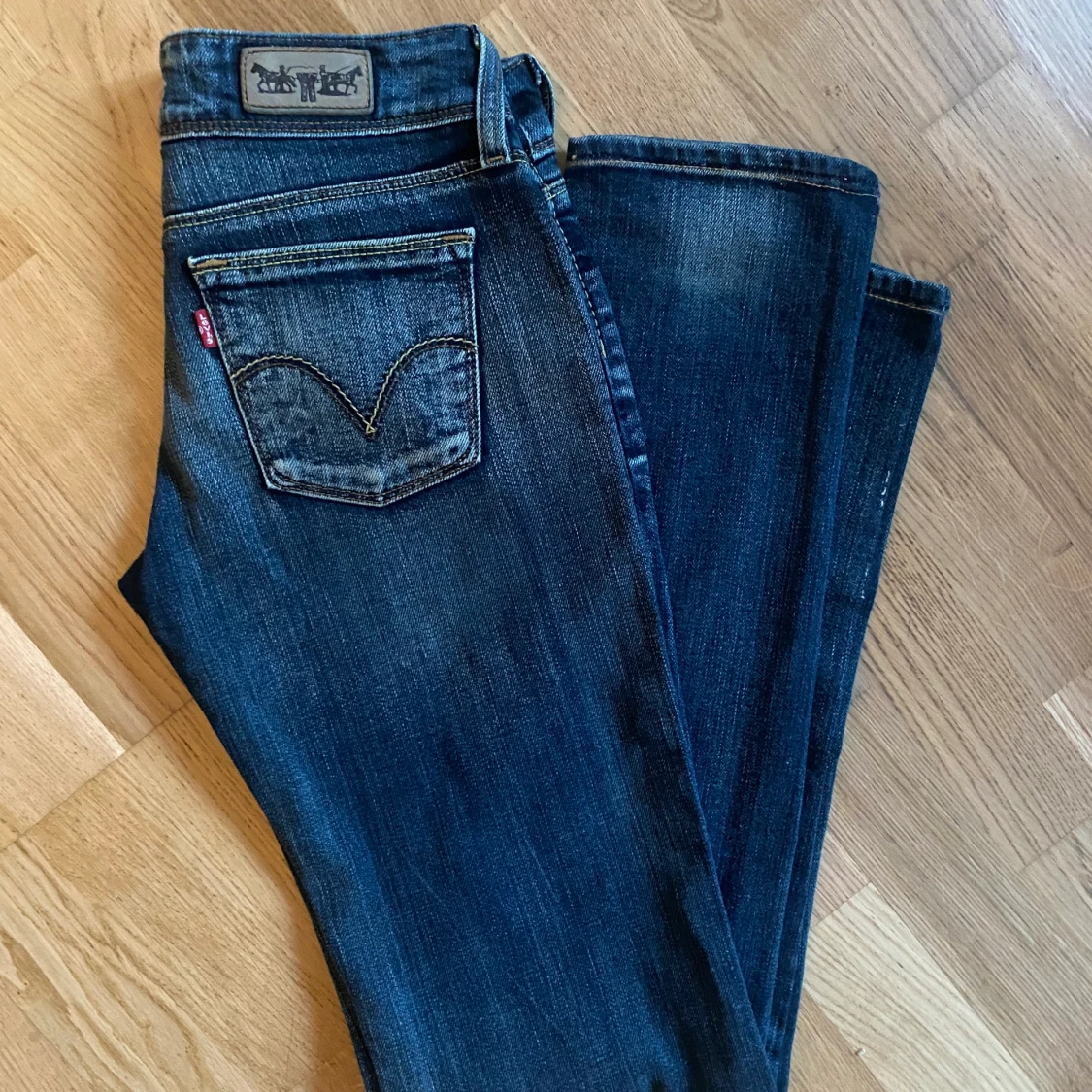 Levis 570 jeans