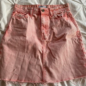 Jeanskjol  - Rosa jeanskjol från new yorker. Bra skick.