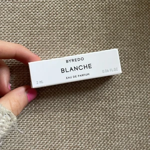 Byredo parfym - Säljer denna super fräscha parfym från byredo! Det är 2 milliliter parfym och ändast provad med ett sprut💕
