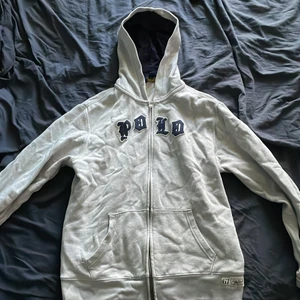 Grå Ralph Lauren zipper - En grå zipper som är i bra skick 