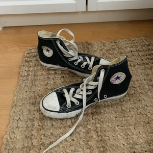 Svarta Converse All Star - Svarta Converse All Star, Storlek 36,  använt dem cirka 5 gånger så dem är fortfarande väldigt bra skick kan även tvätta dem innan dem fraktas😊Frakten står kloten för🫶🏼