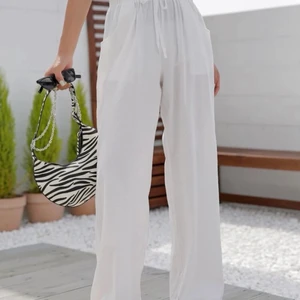 Linnebyxor  - Fina vita linnebyxor helt oanvända💗