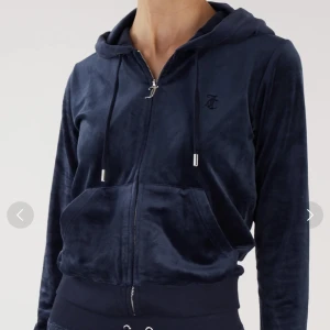 Juicy kofta  - Säljer nu min super fina juicy kofta då den knappt kommer till användning längre. Storlek S. Pris går att diskutera. 500kr + frakt vid snabb affär  (  metal biten på  snörerna är av )