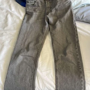 Jack and Jones jeans  - Nyskick. Passade inte mig så bra. Hör av dig till mig på snap w_koll2011.