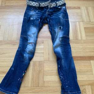 Äkta Jeans från Dsquared2 som använda men kvaliten är som helt nya, ny pris på ca 5000 kr