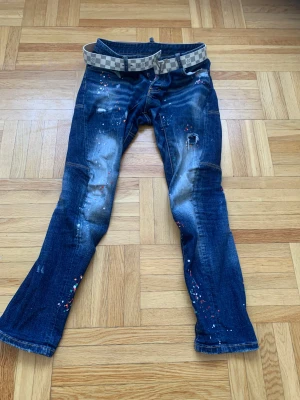 Dsquared2 jeans  - Äkta Jeans från Dsquared2 som använda men kvaliten är som helt nya, ny pris på ca 5000 kr