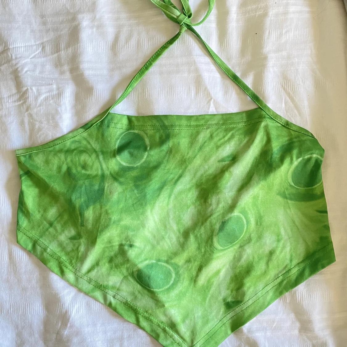 Grön topp med knytten både fram och bak💚