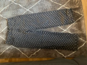 Jaded london  - Snygga jaded london jeans i Stl w30, skater fit. Tyvärr aldrig använda. Köpta för 700kr priset kan diskuteras! 