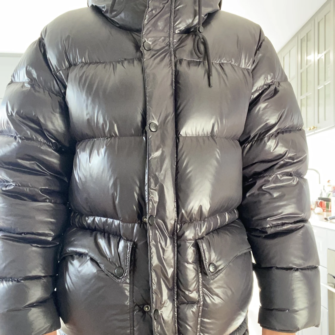 Svart glansig dunjacka  - 92