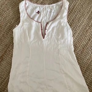 Odd Molly linne - Säljer detta satinlinne i storlek S. Sällan använt och i gott skick!