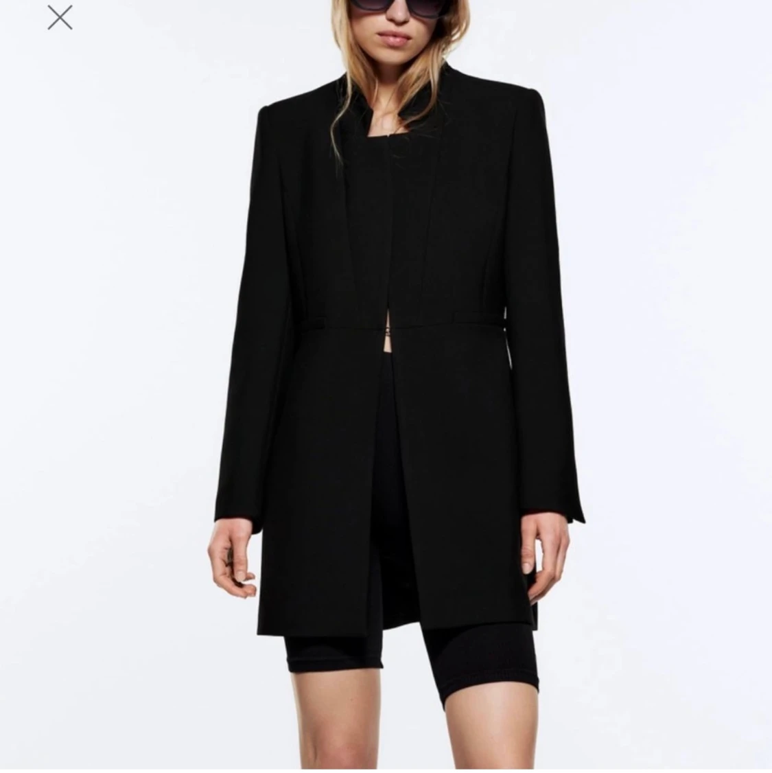 En svart blazer i storlek M 